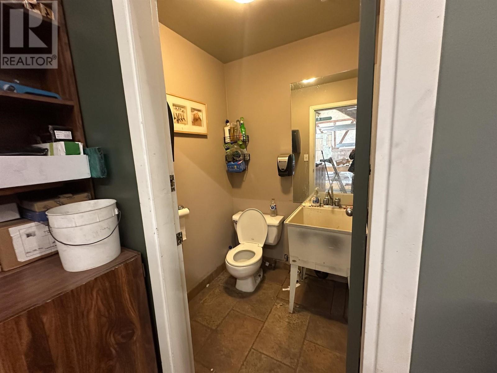 2 3051 Underhill Avenue Property Photo 14