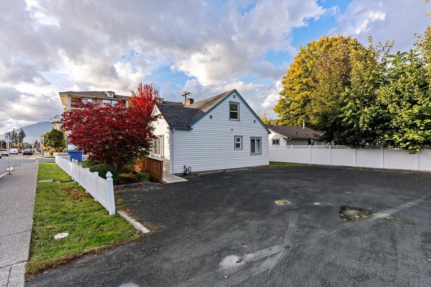 45601 Hodgins Avenue, Chilliwack Proper West Property Photo 3
