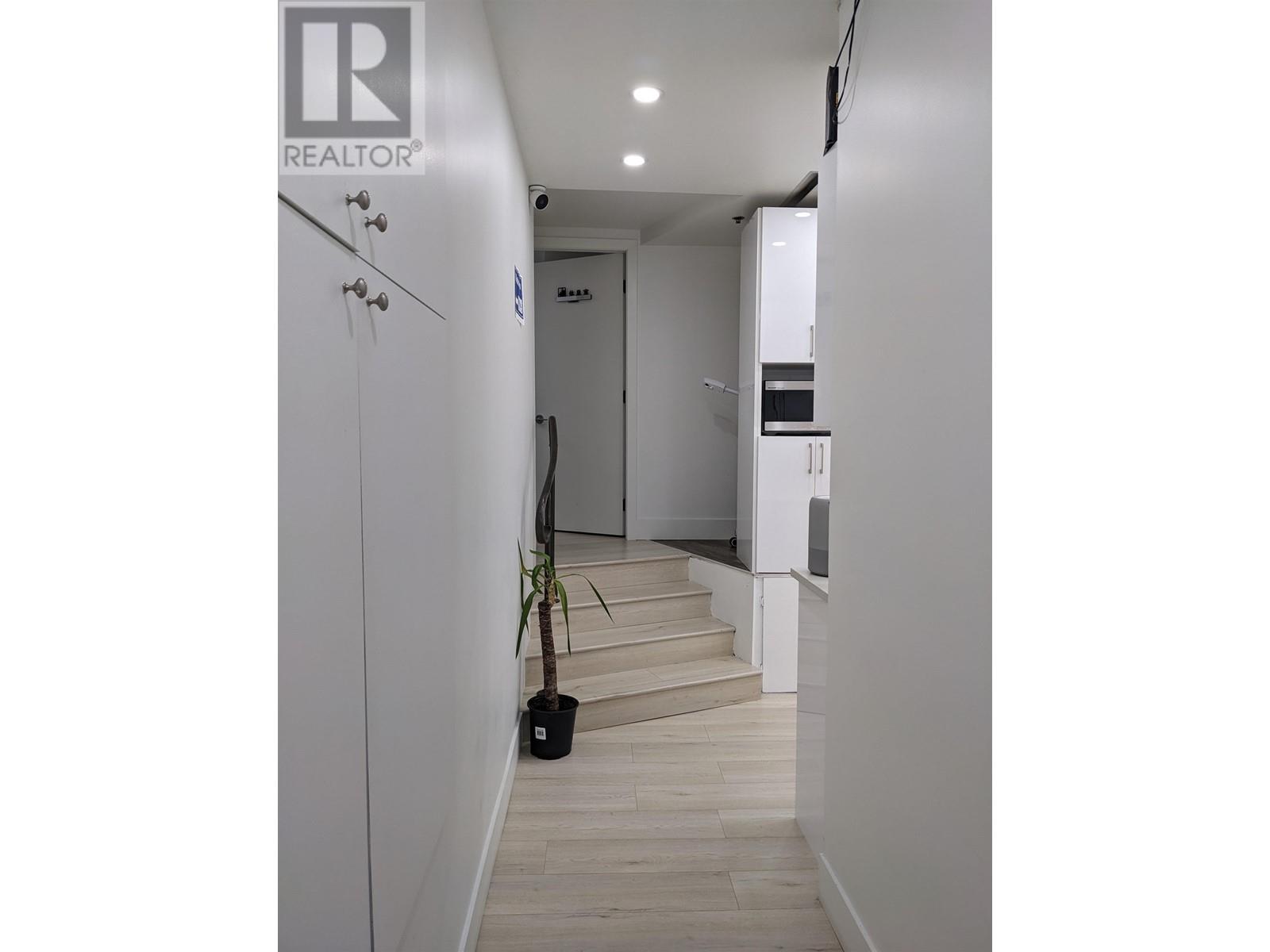 3652 W Broadway West Property Photo 10