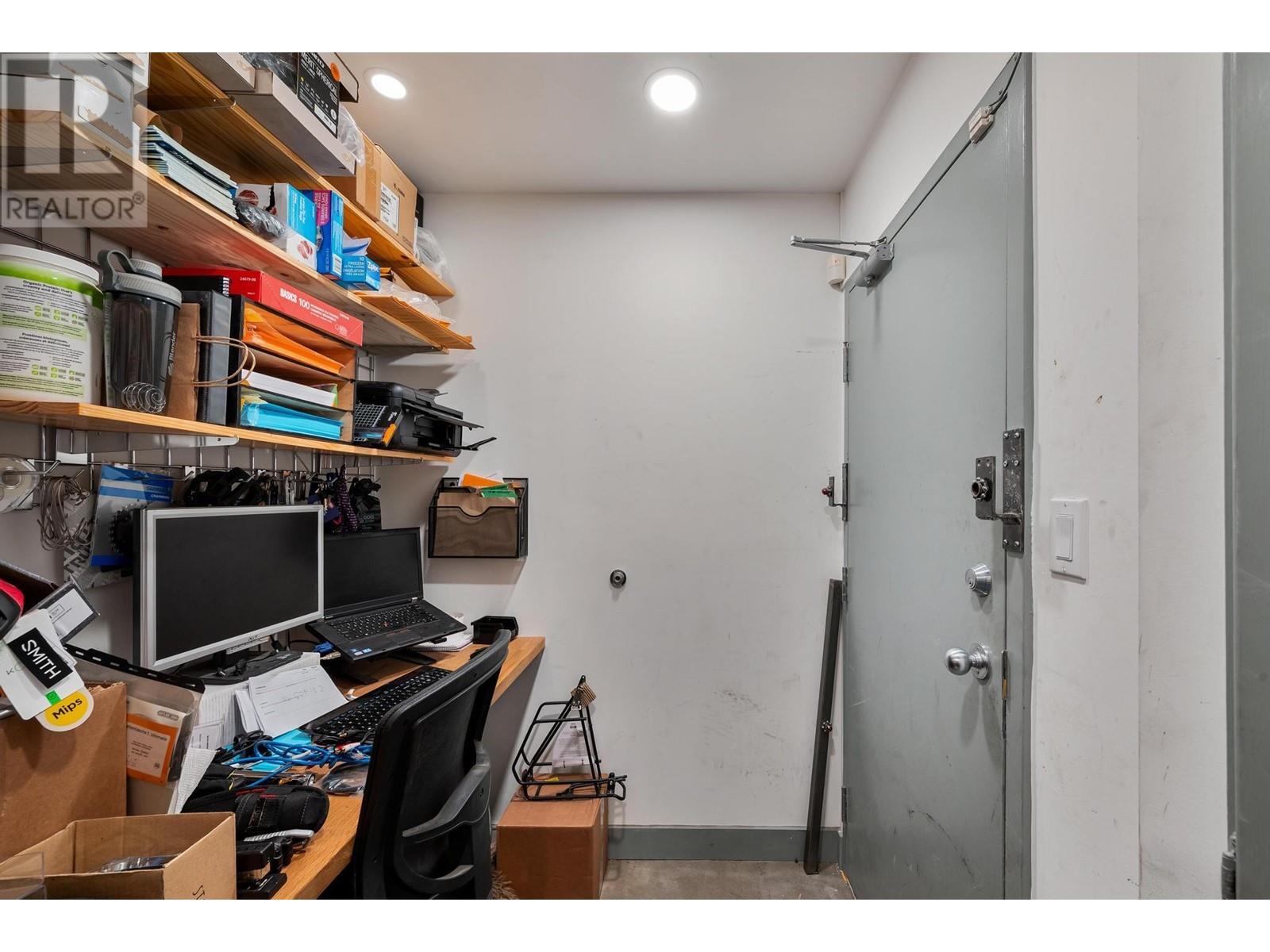 3469 Commercial Street Property Photo 4