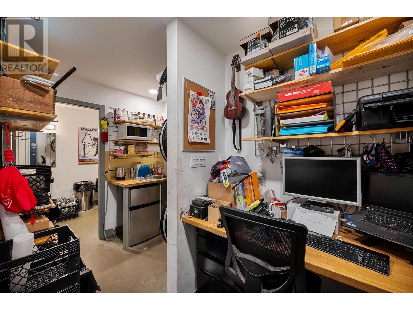 3469 Commercial Street Property Photo 5