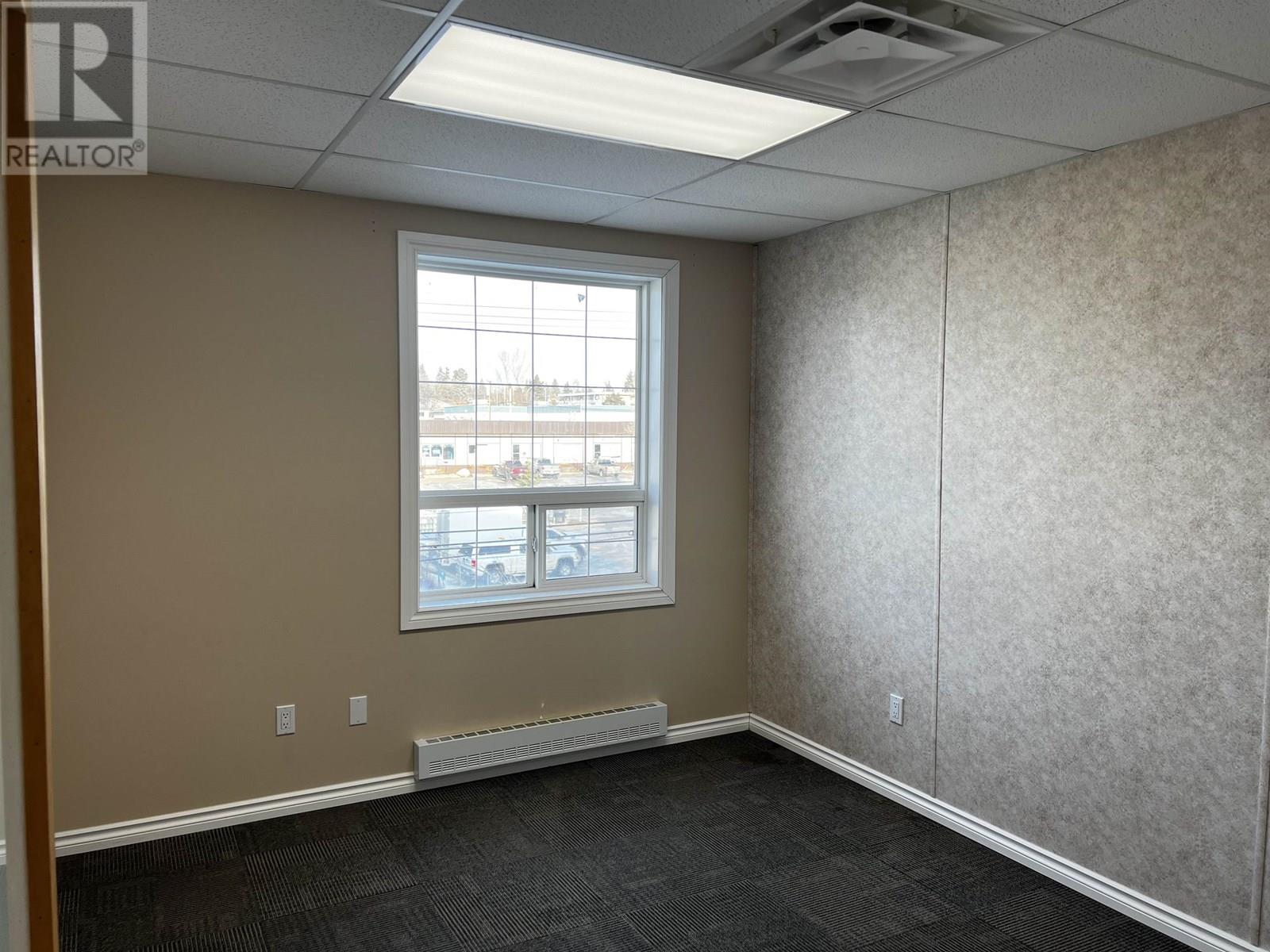 350 10504 100 Avenue Property Photo 5