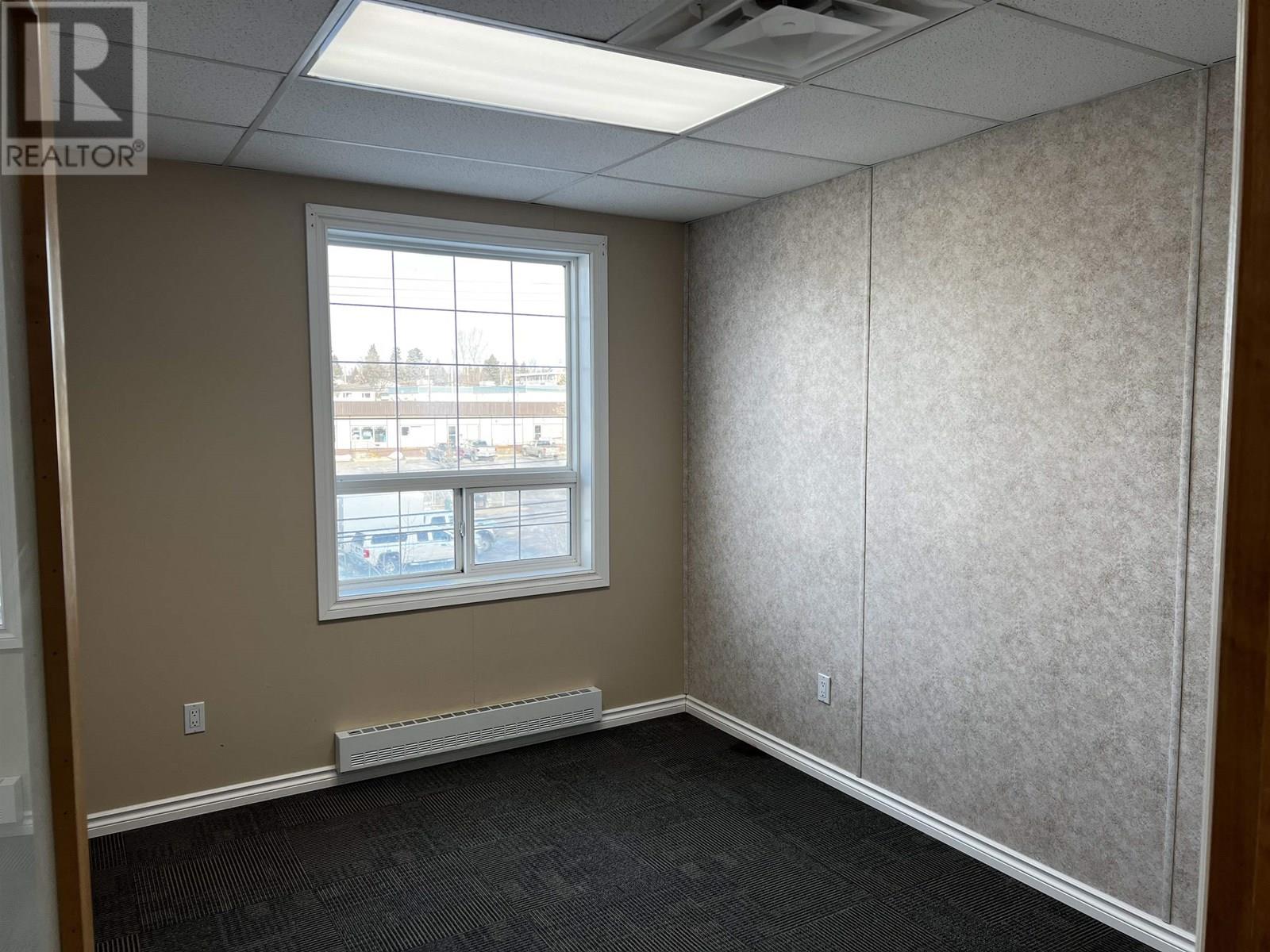 350 10504 100 Avenue Property Photo 8