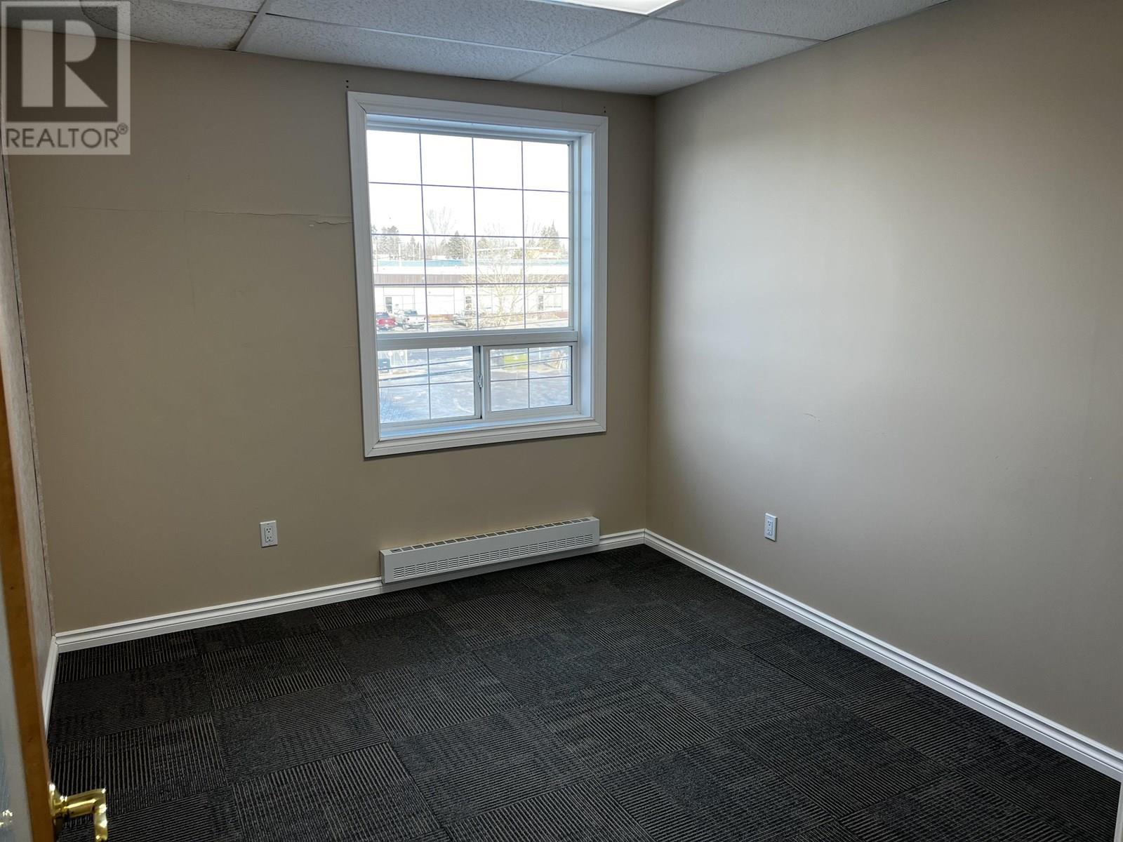 350 10504 100 Avenue Property Photo 10