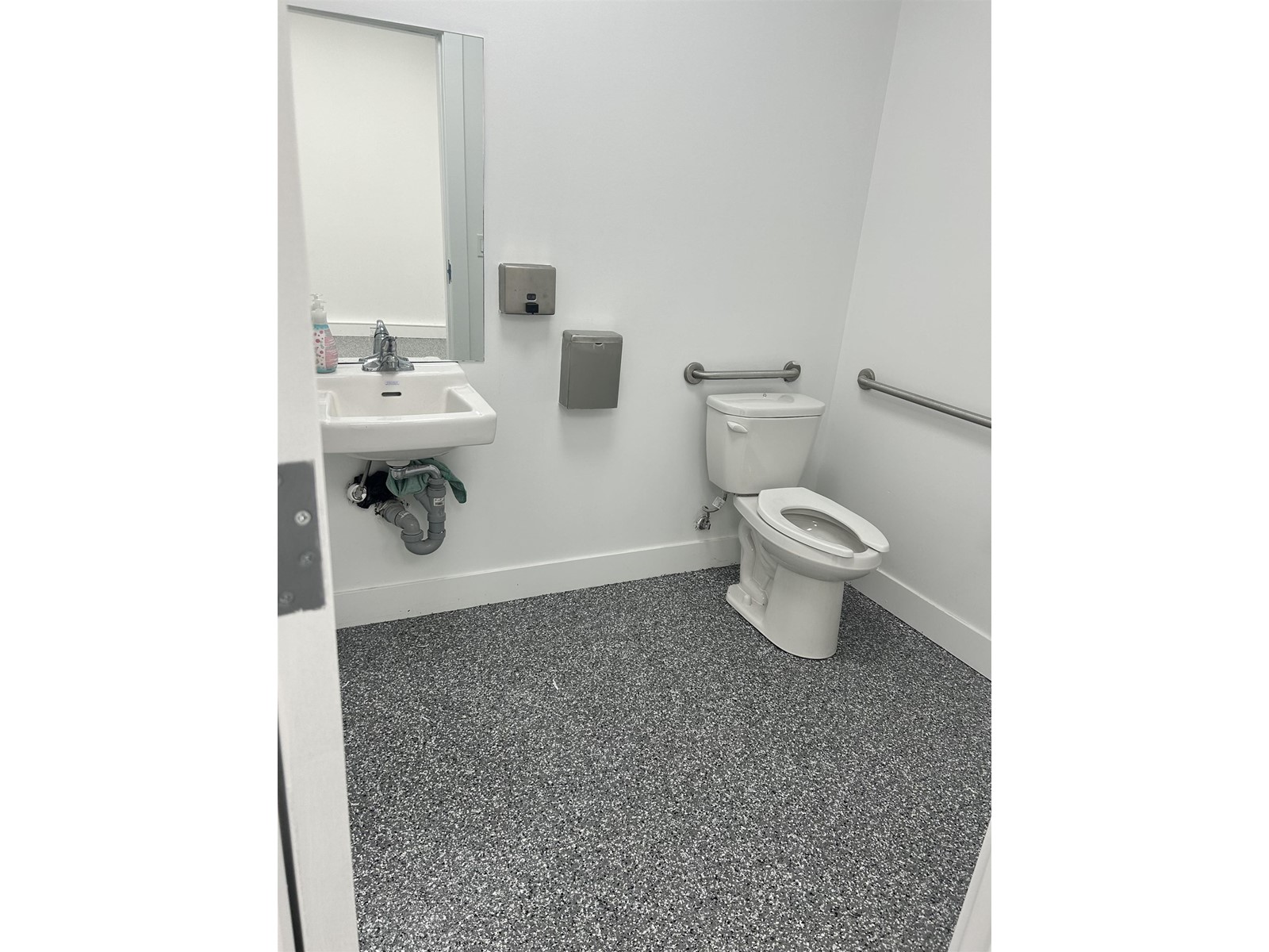 135 1779 Clearbrook Road Property Photo 5