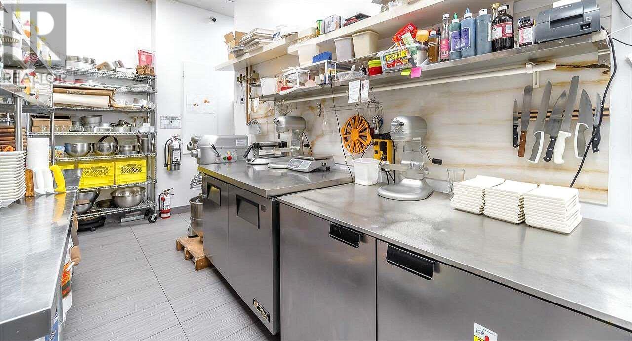 112 4751 Garden City Road Property Photo 25