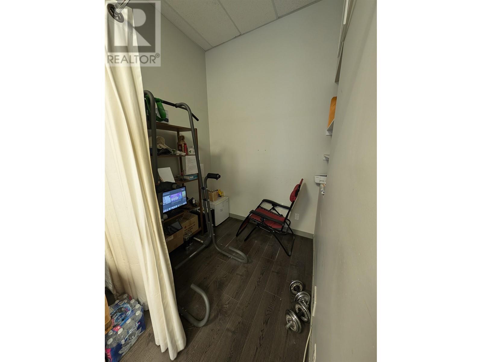 225 2083 Alma Street Property Photo 4
