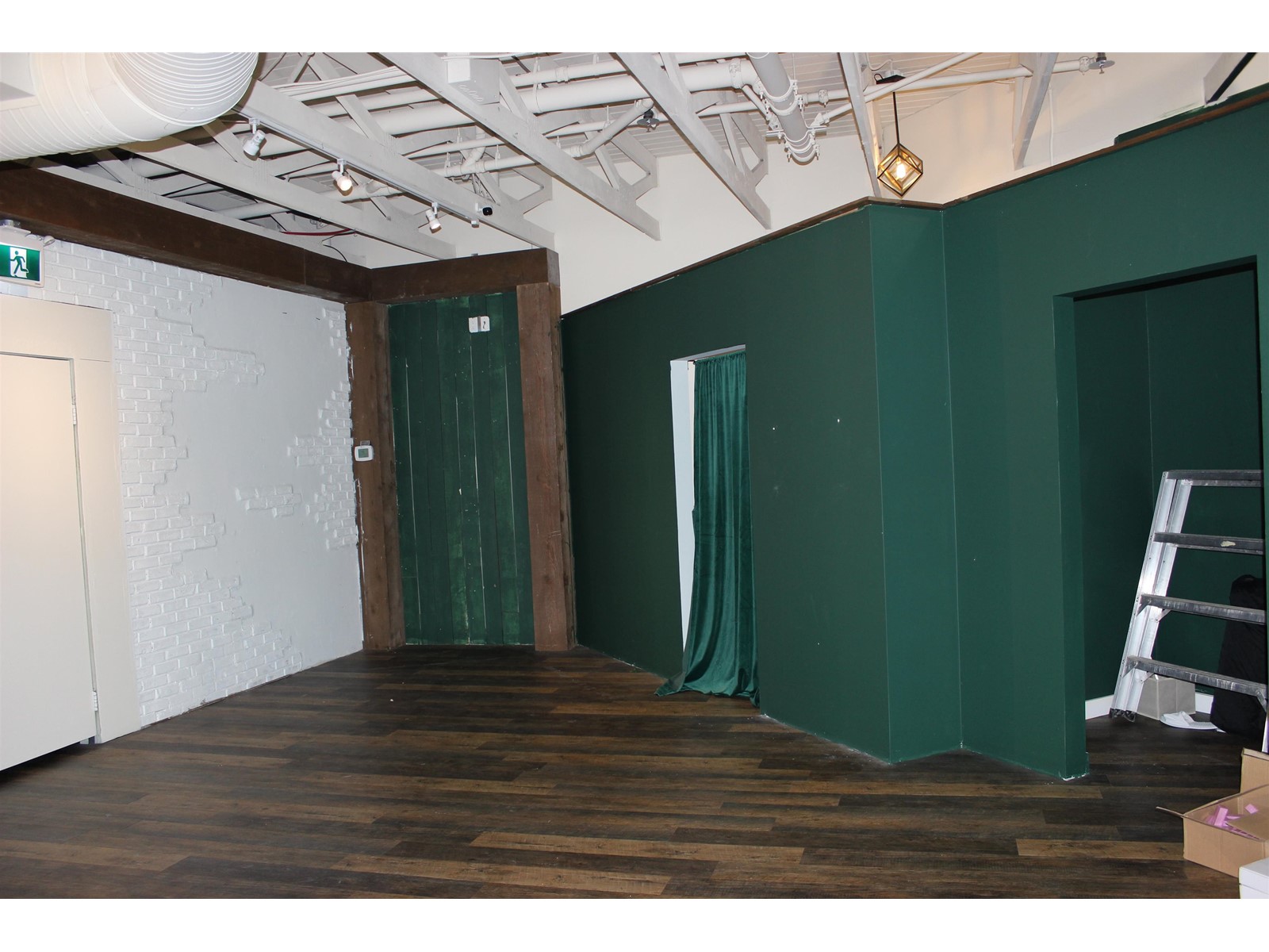 210 2539 Montrose Avenue Property Photo 6
