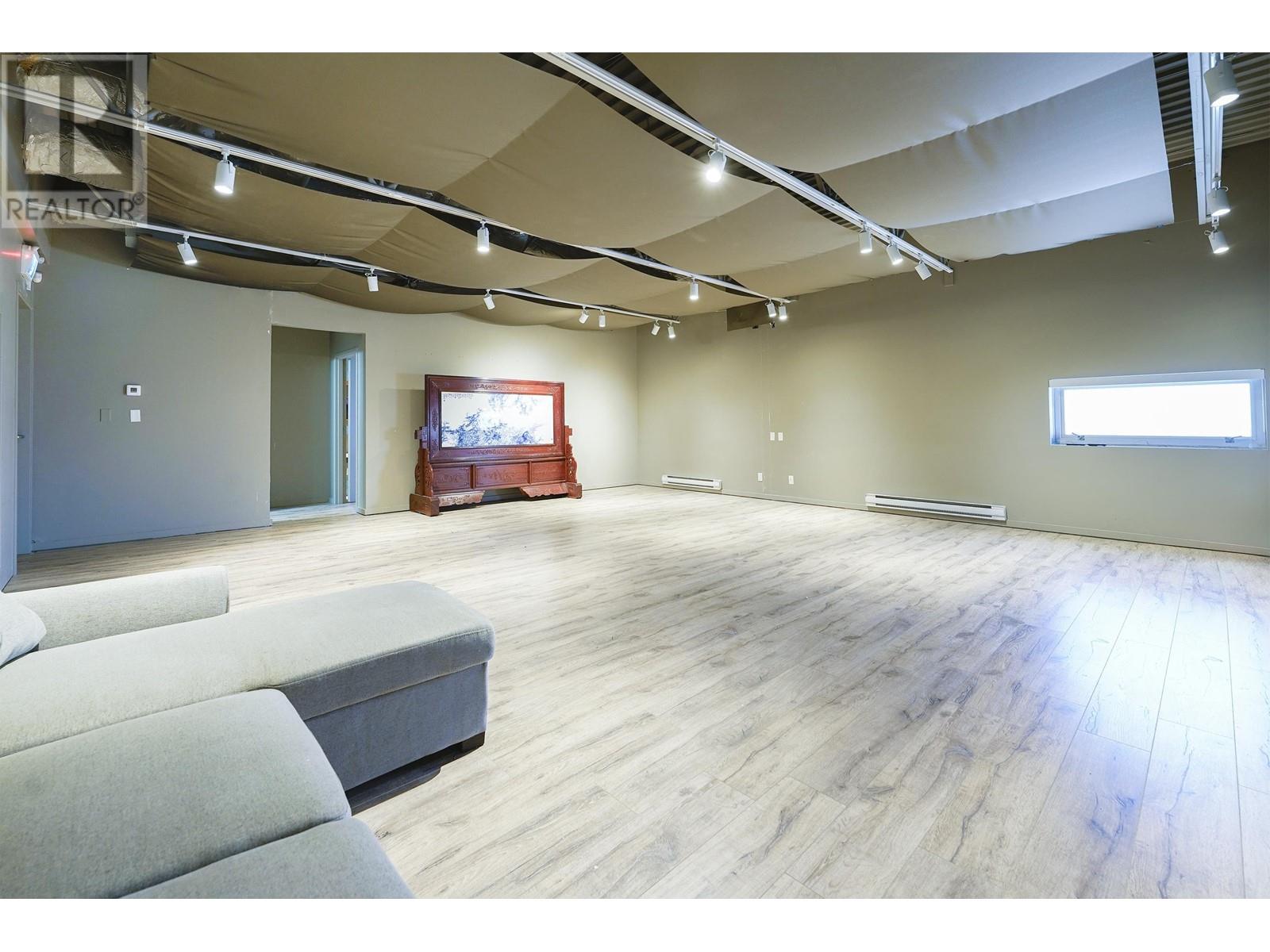 173 11860 Hammersmith Way Property Photo 15