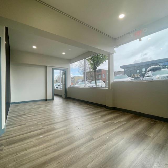 2613 Montrose Avenue Property Photo 7