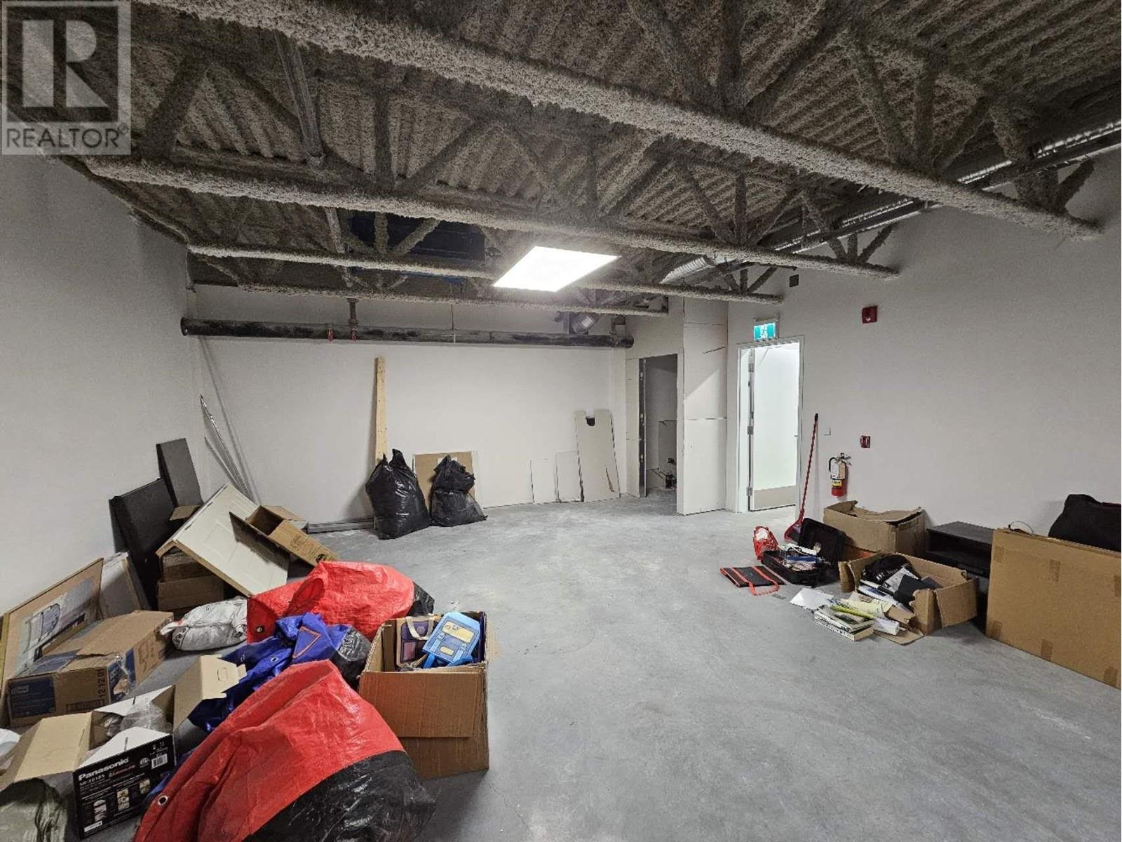 A118 4899 Vanguard Road Property Photo 15