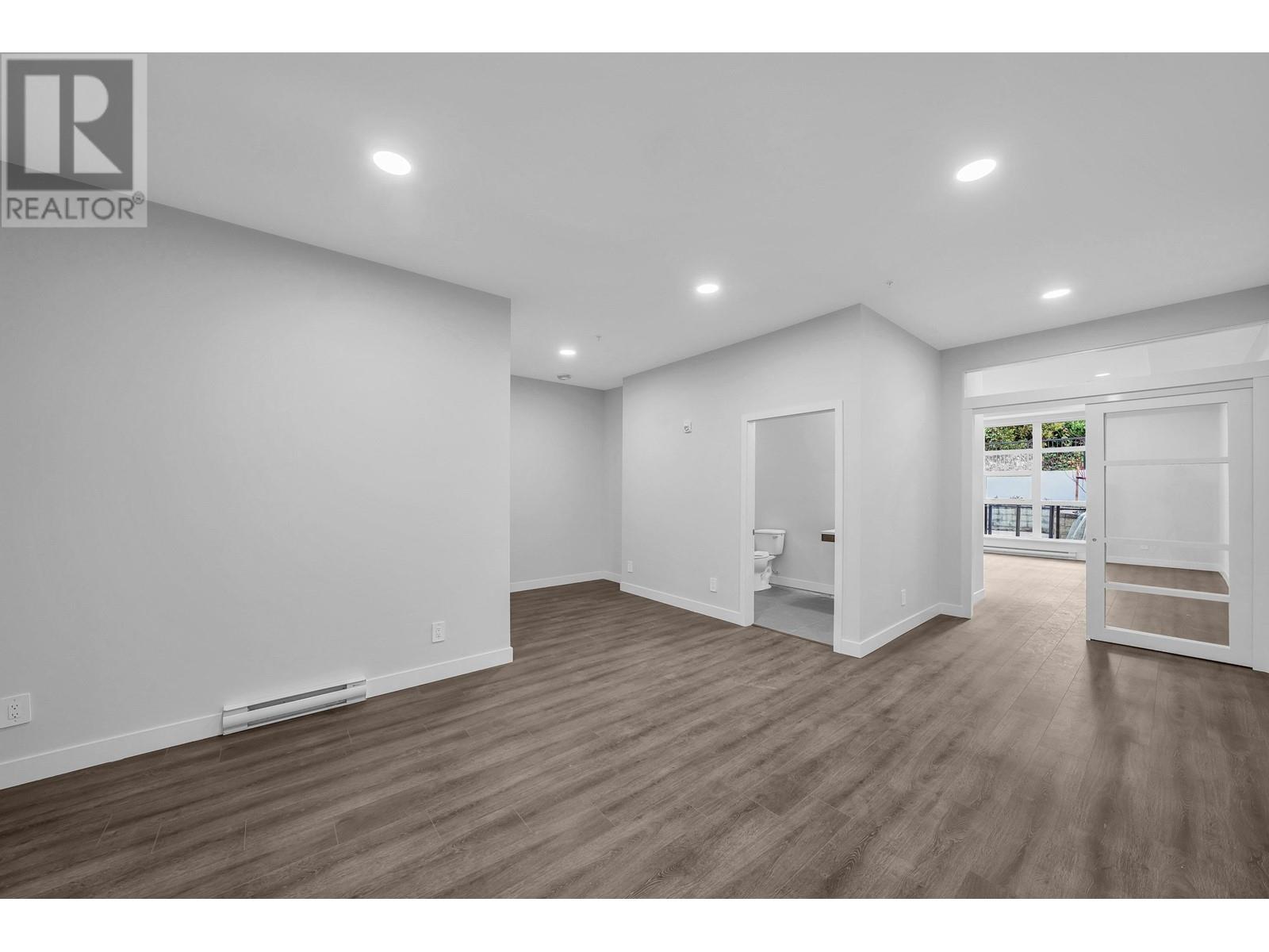 211 395 Ellesmere Avenue Property Photo 3