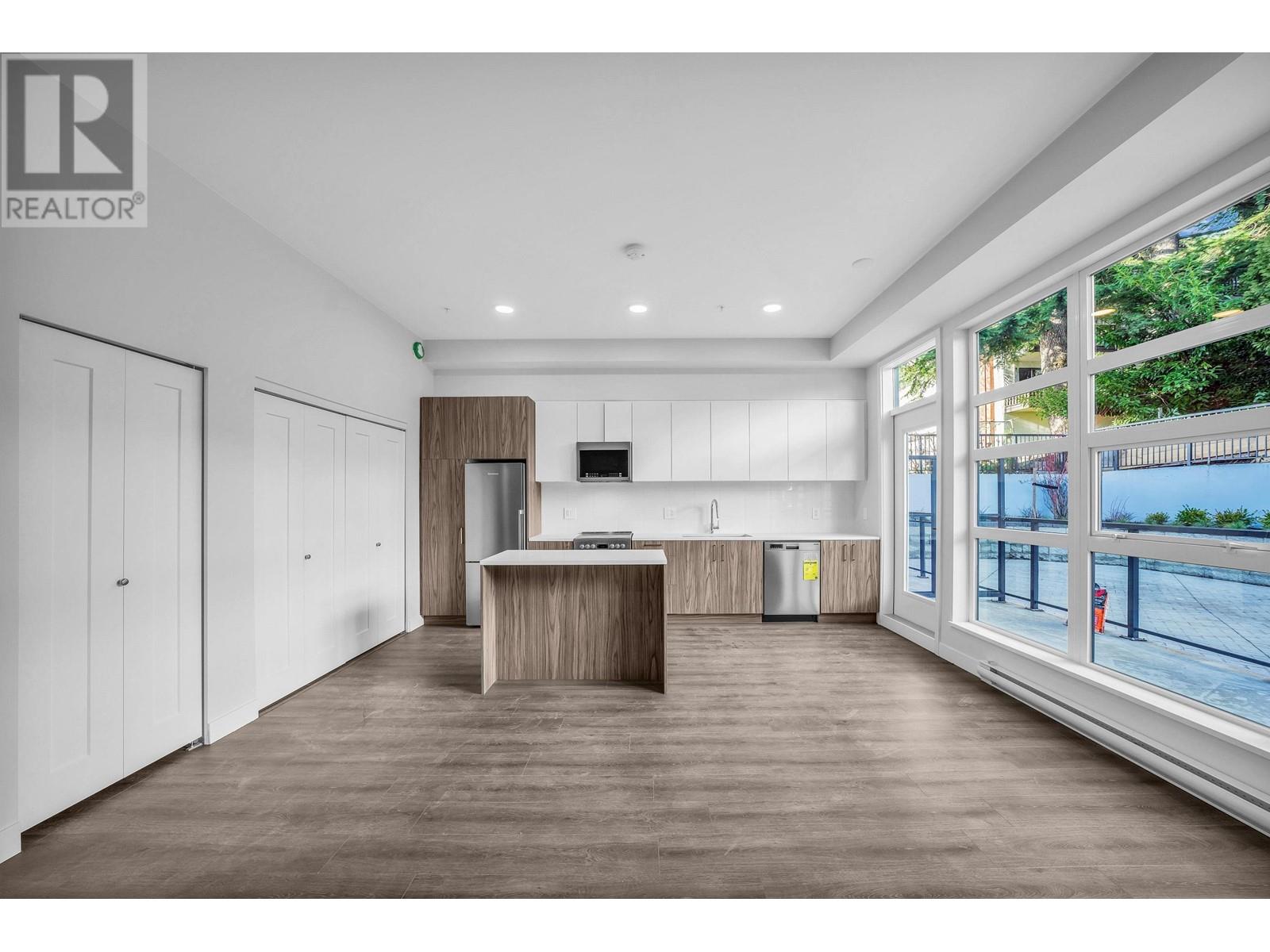 211 395 Ellesmere Avenue Property Photo 4