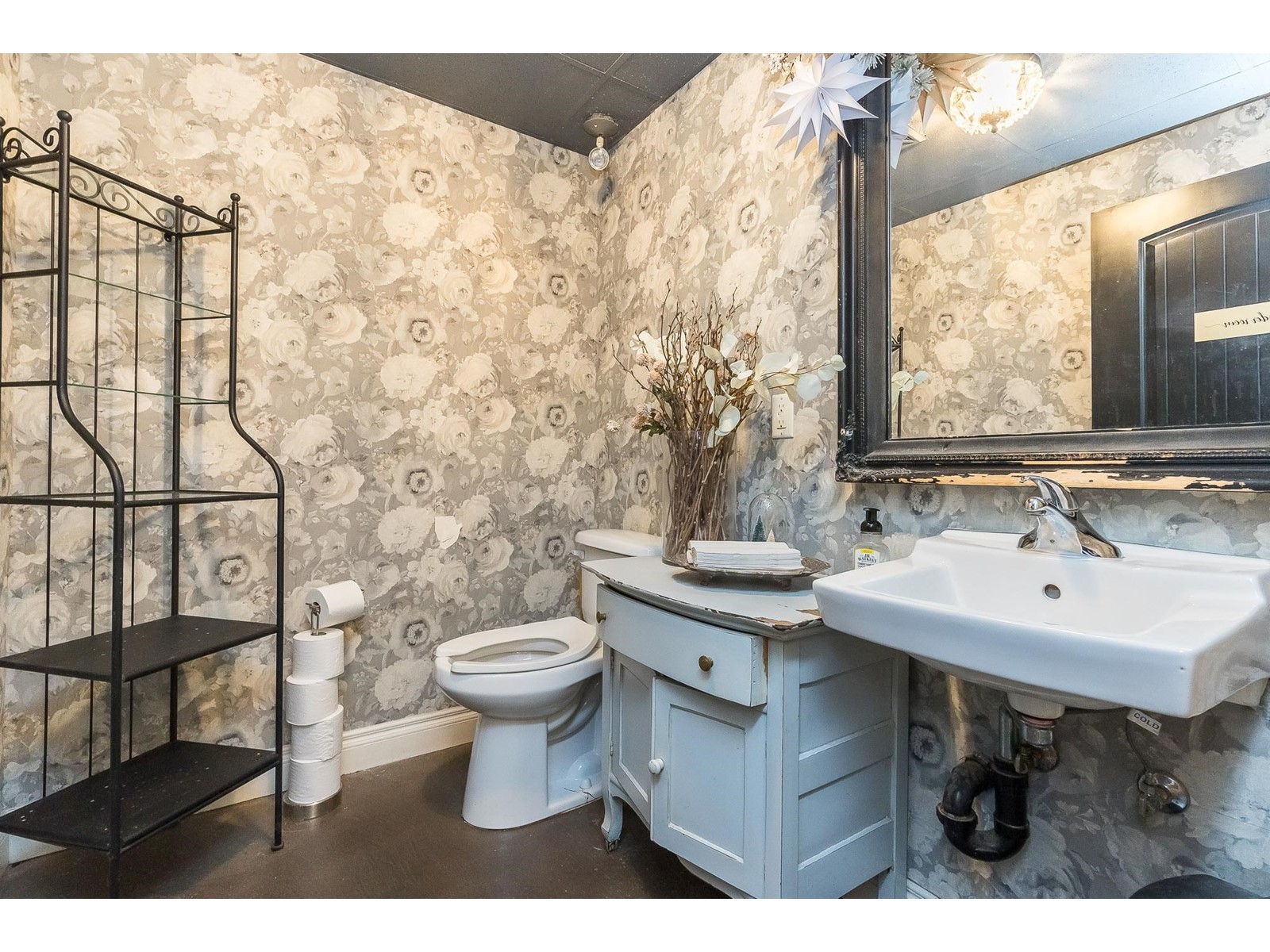 101 2636 Montrose Avenue Property Photo 23