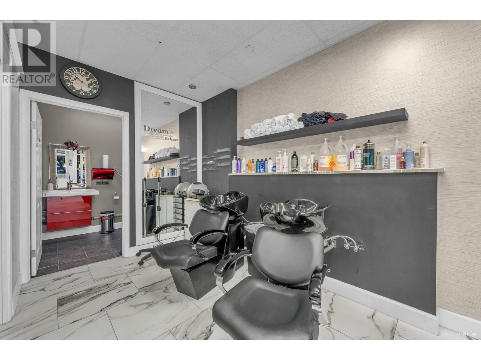 2 3130 St Johns Street Property Photo 6