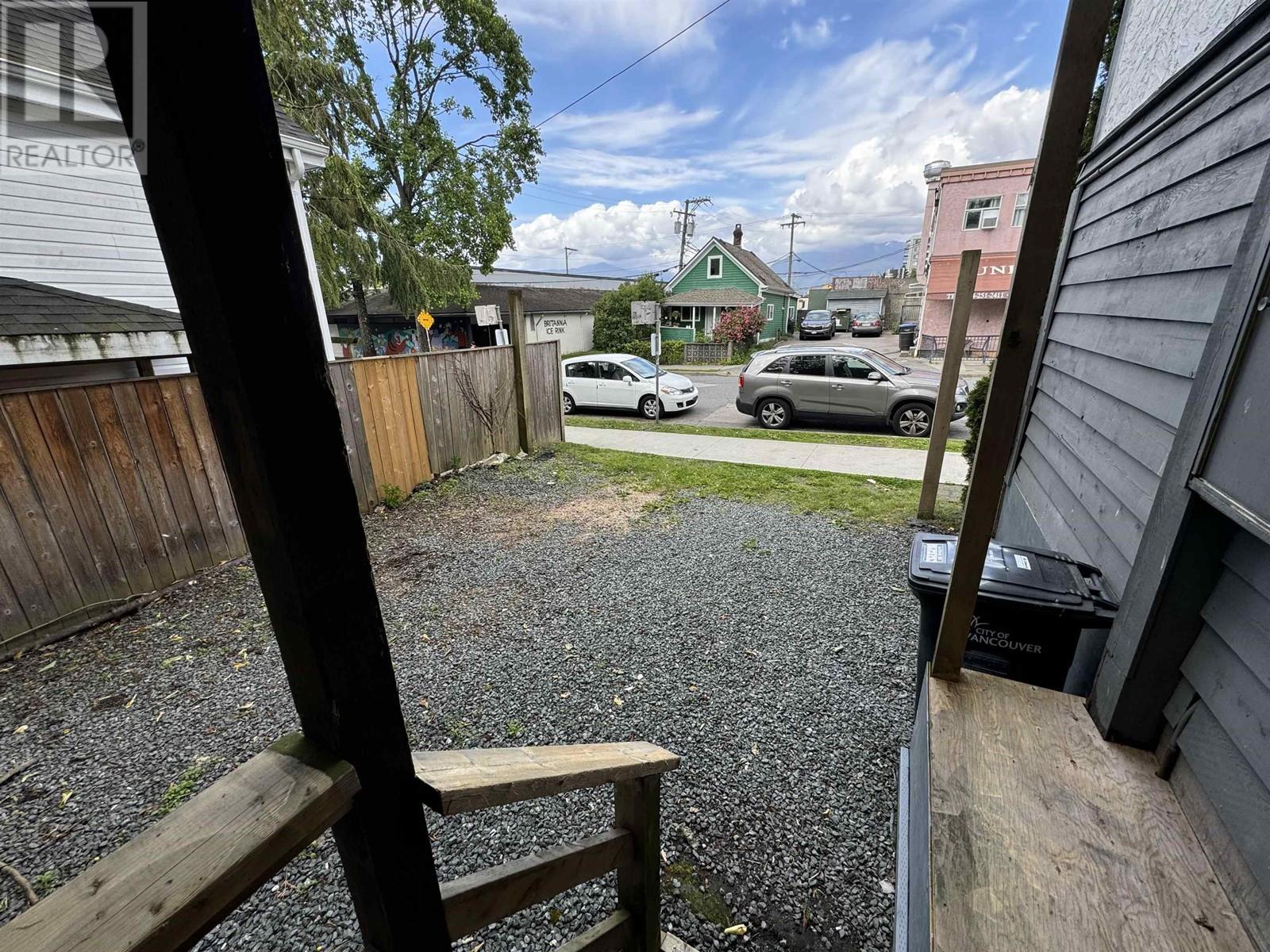 1003 Commercial Drive Property Photo 7