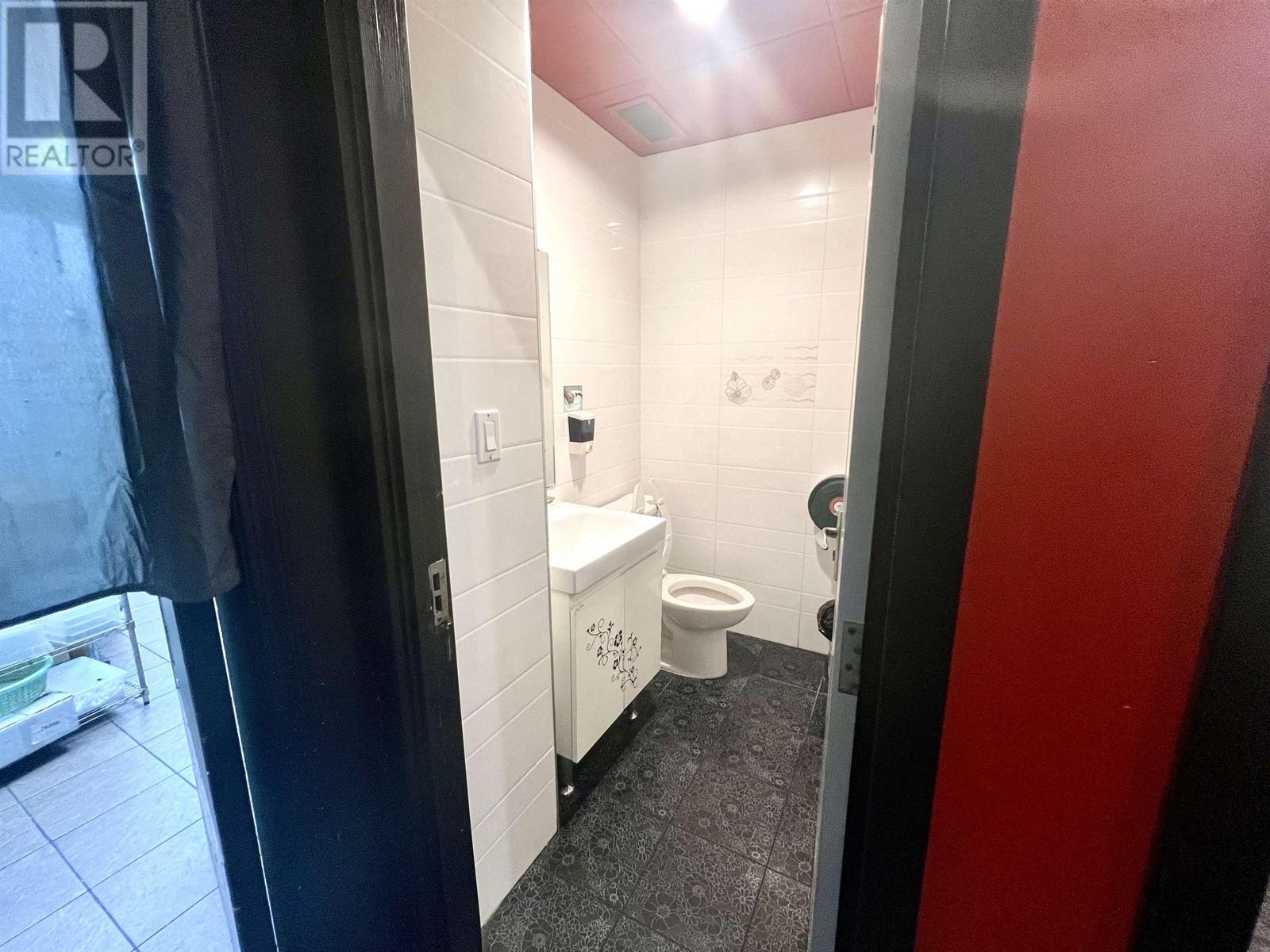 2150 8391 Alexandra Road Property Photo 3