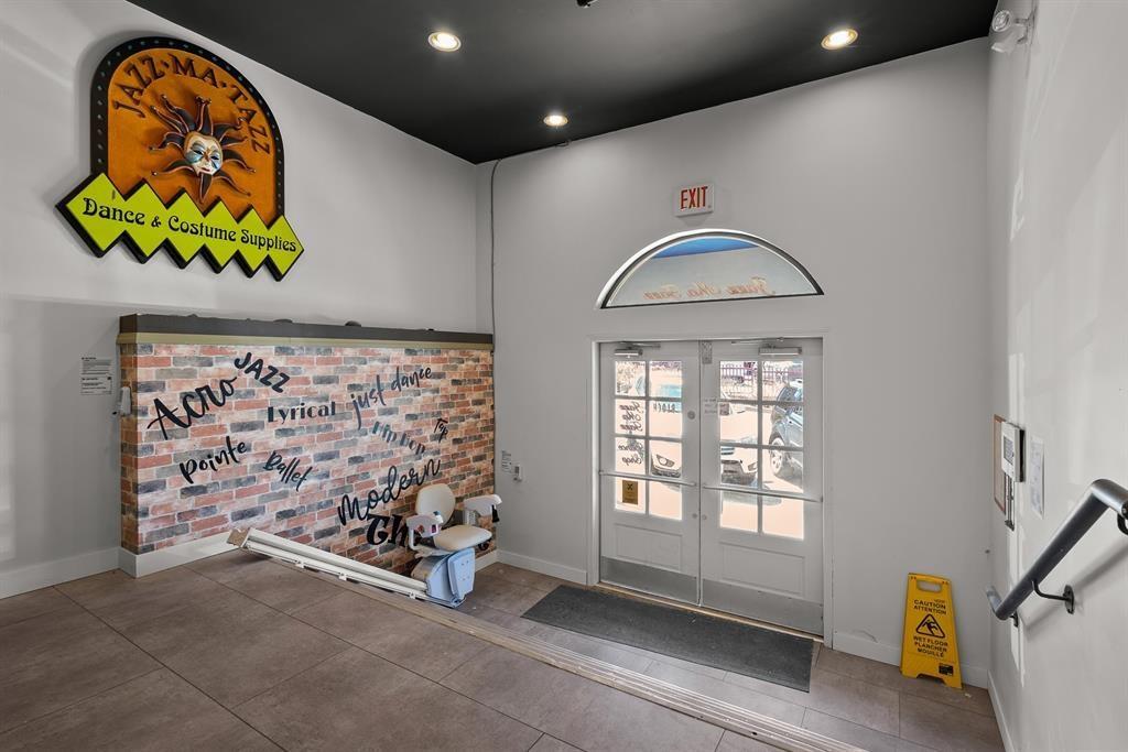 230 2556 Montrose Avenue Property Photo 6