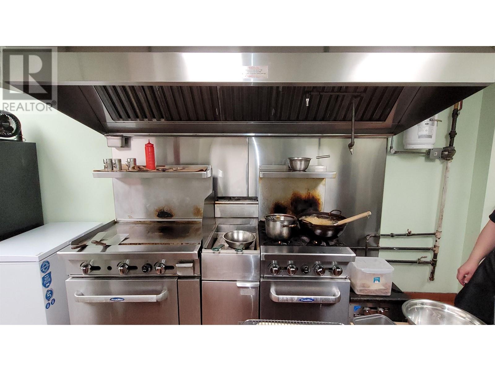 2 3343 Kingsway Property Photo 5