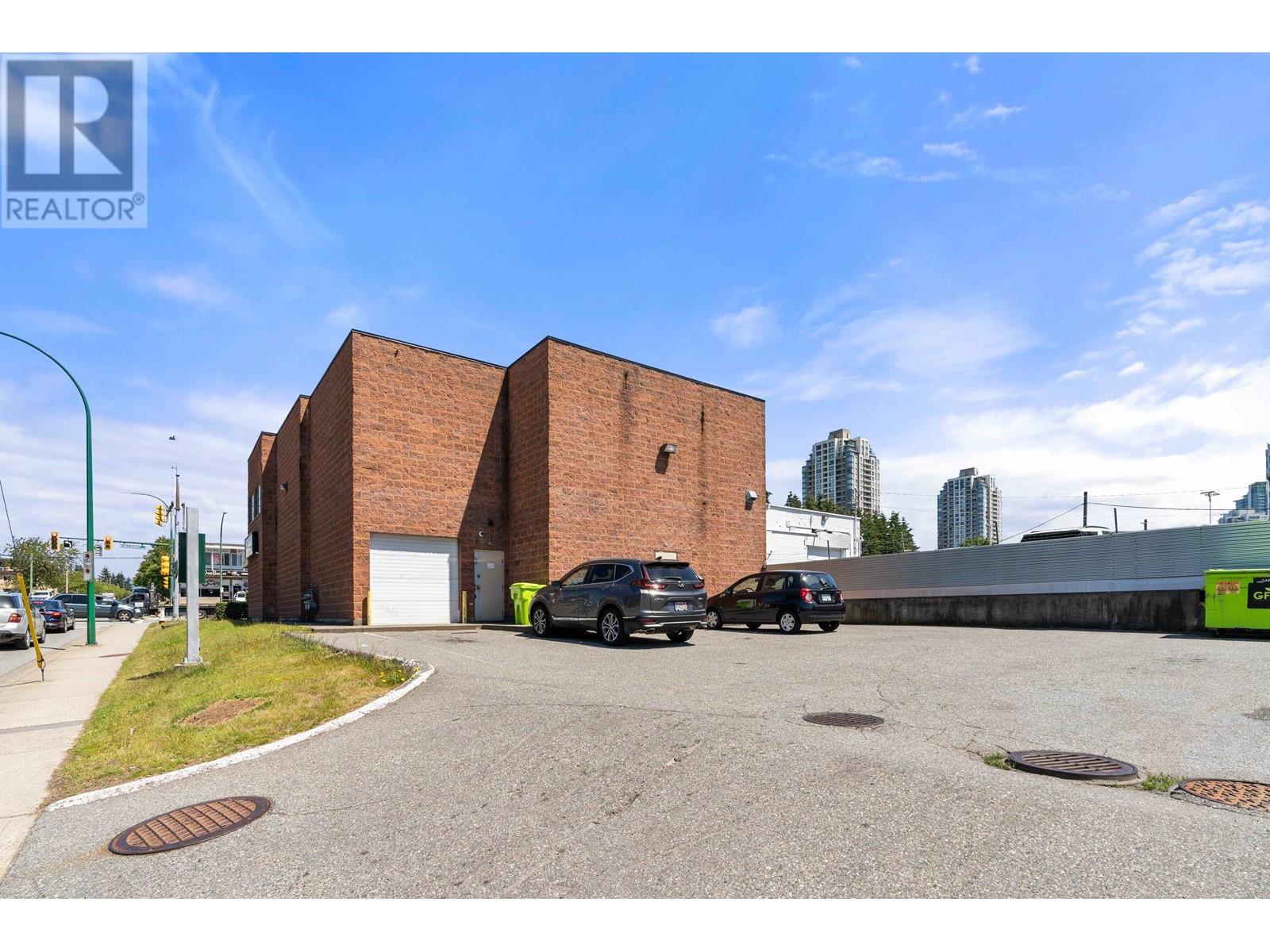 6908 Kingsway Property Photo 4