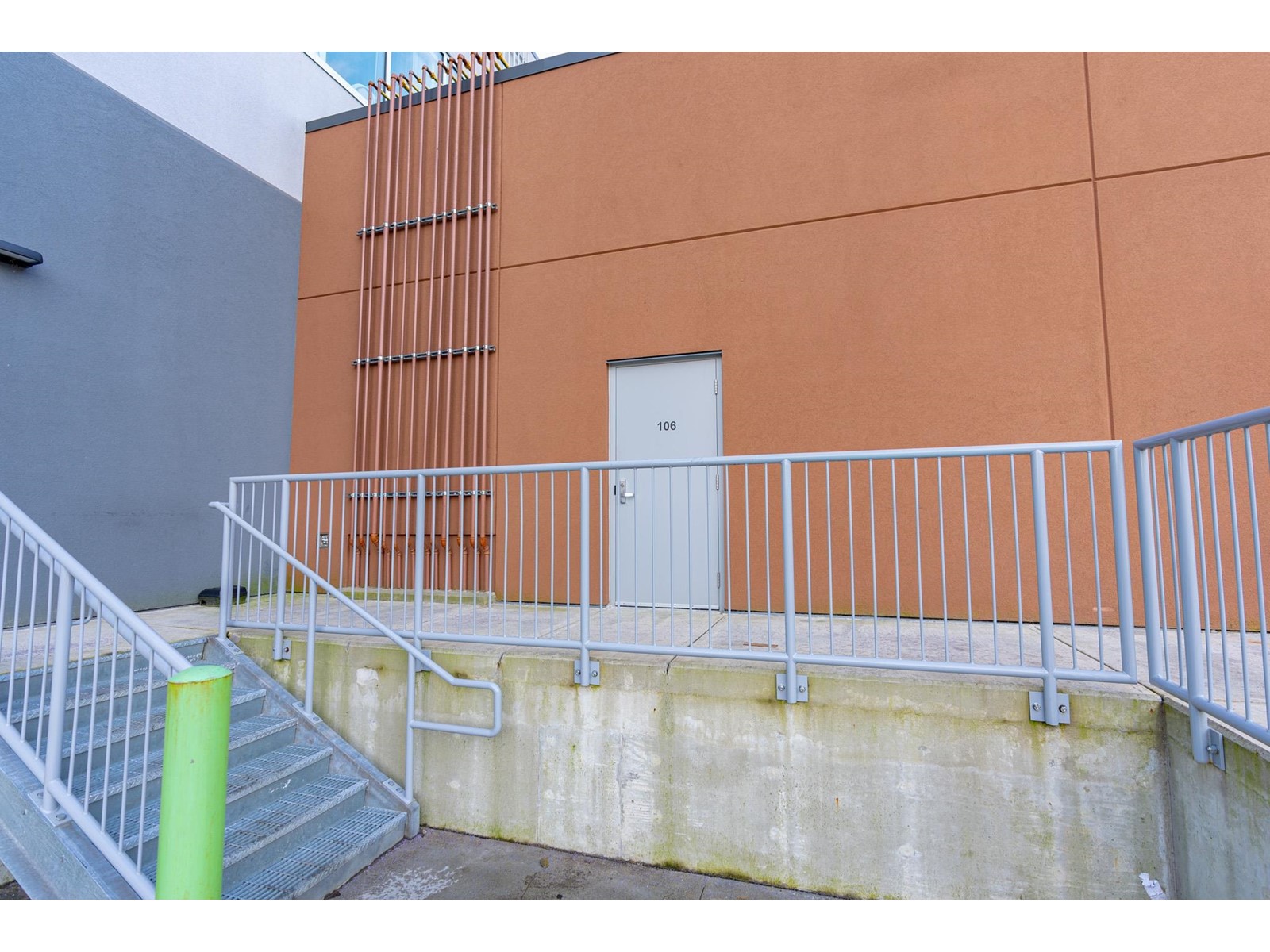 B106 15691 104 Avenue Property Photo 15