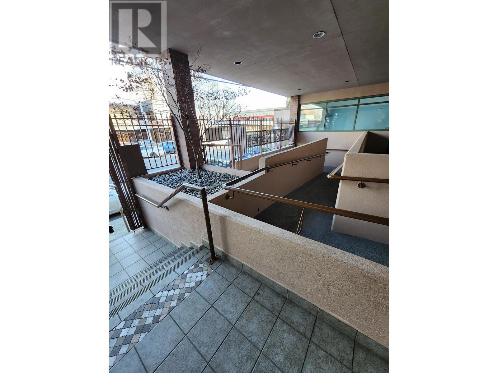2248 Elgin Avenue Property Photo 4