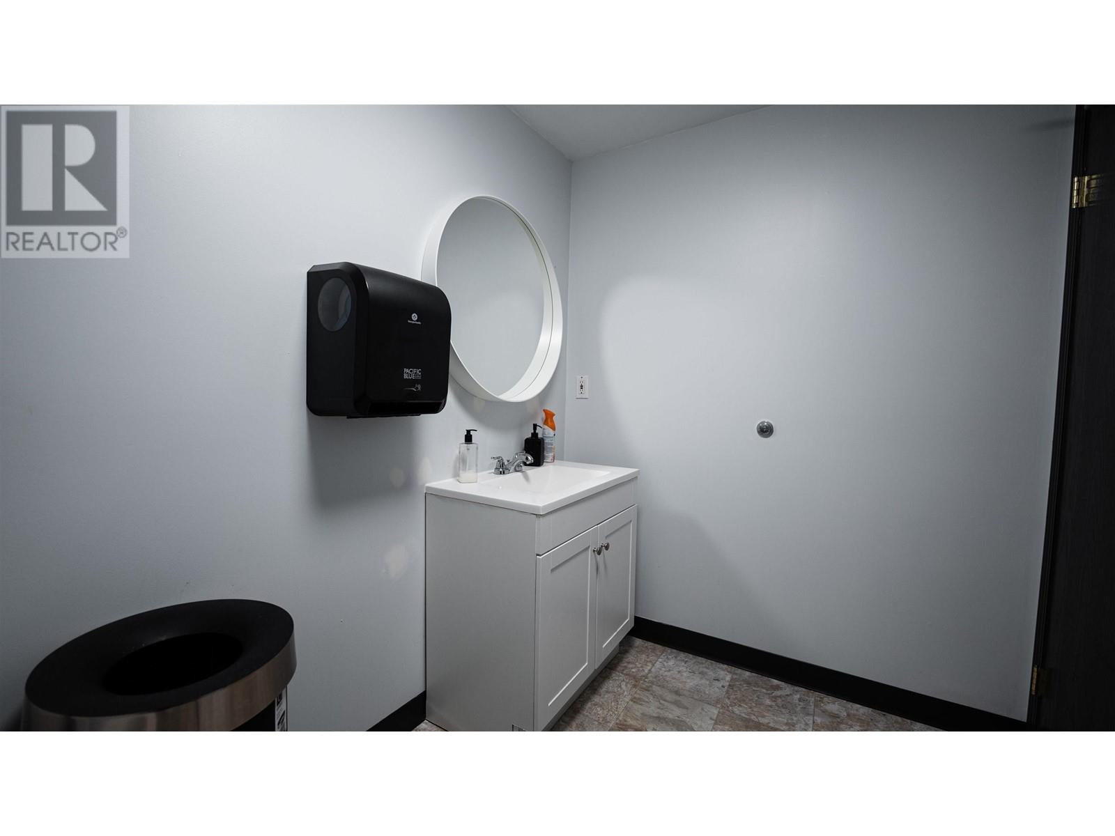 1,2,3 2900 Smith Street Property Photo 4