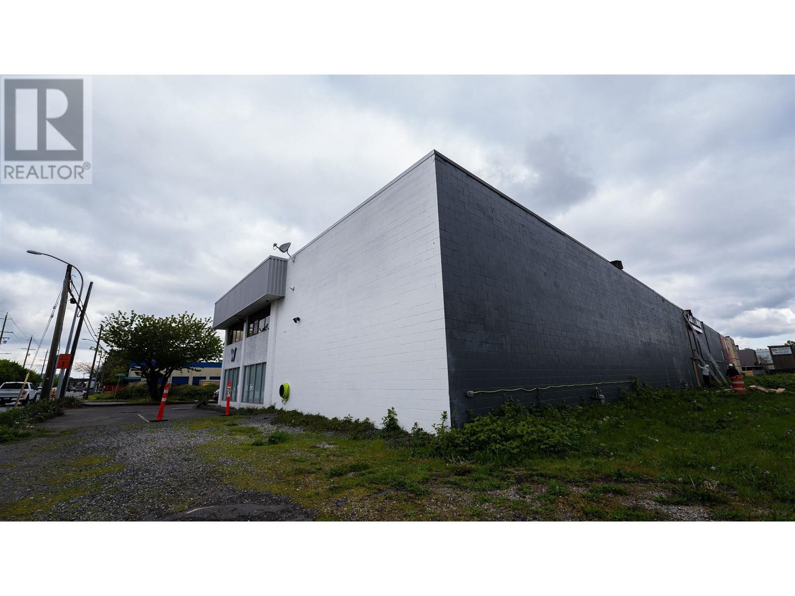 1,2,3 2900 Smith Street Property Photo 18