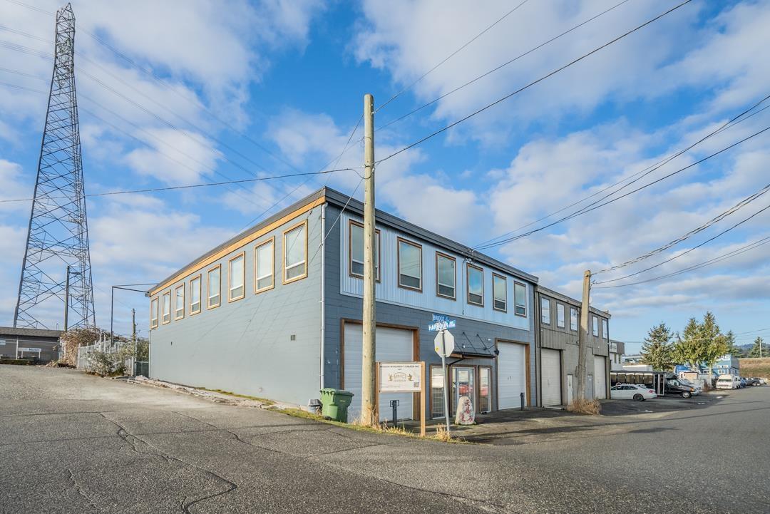 6967 Bridge Street Property Photo 2