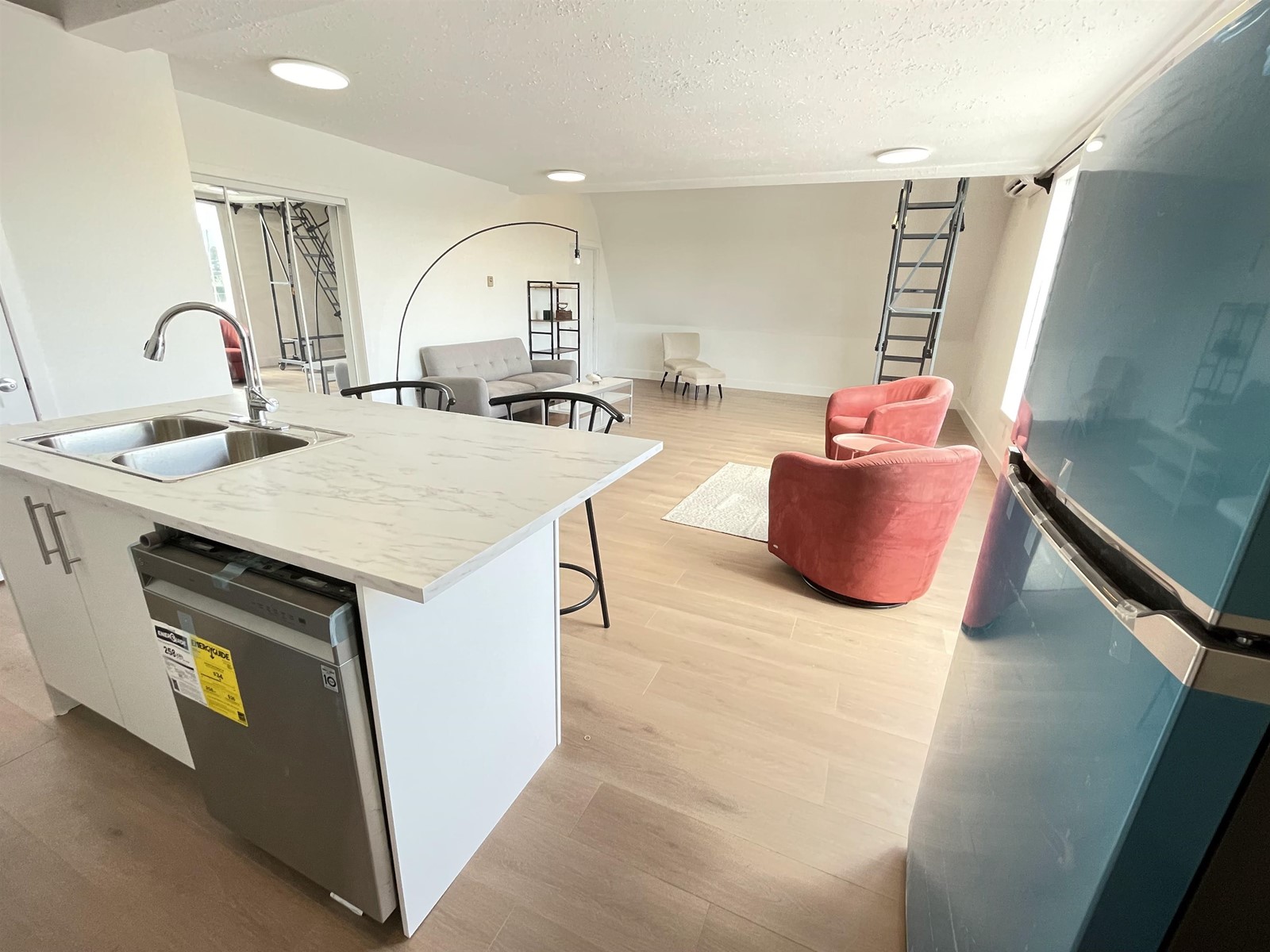 Suite A 7033 Abbot Street Property Photo 5