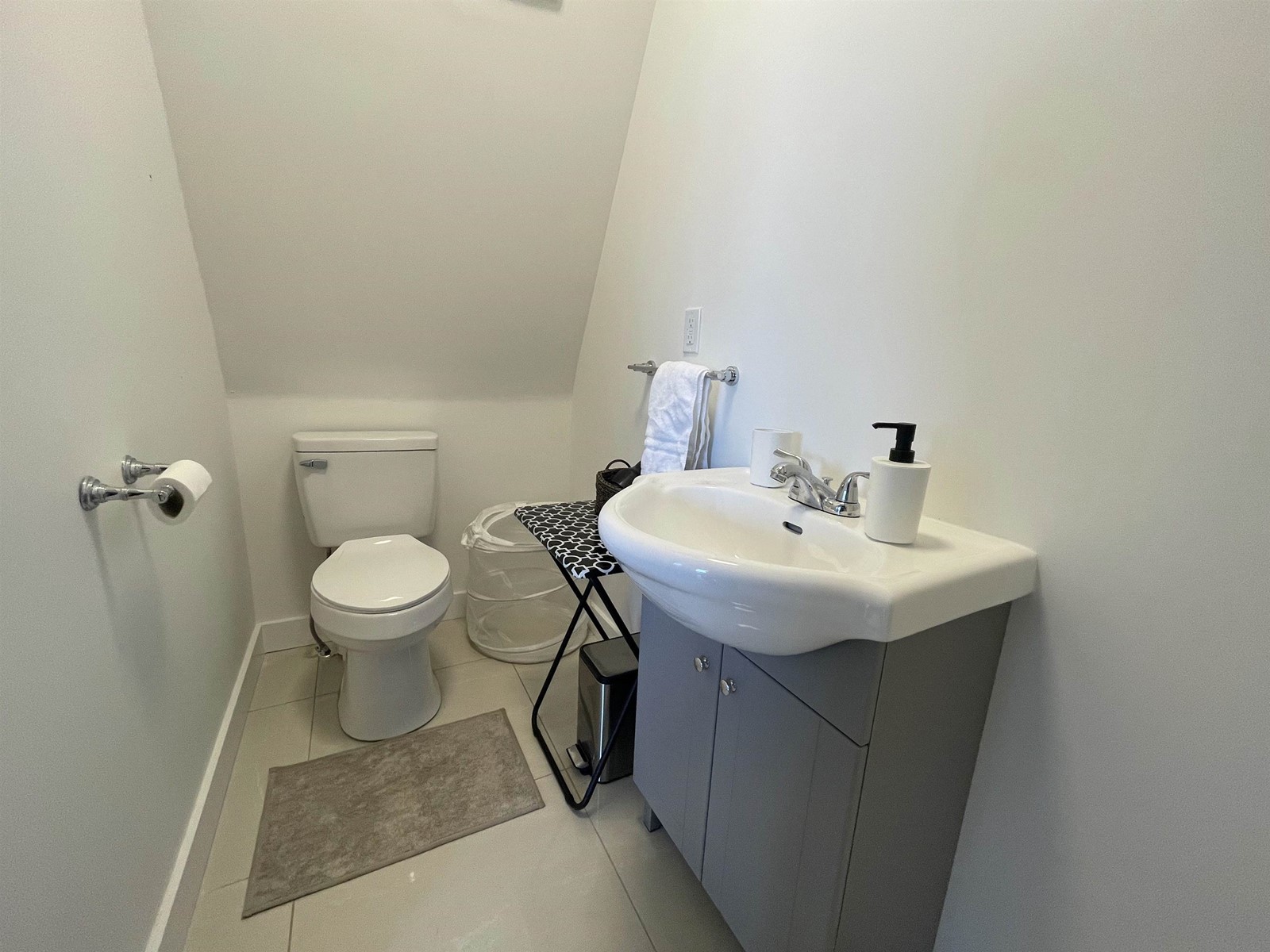 Suite A 7033 Abbot Street Property Photo 13