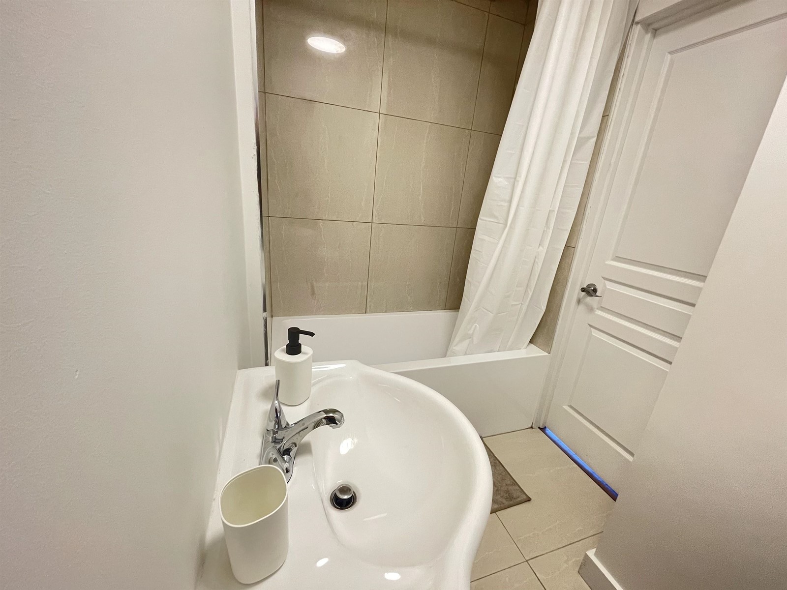 Suite A 7033 Abbot Street Property Photo 14