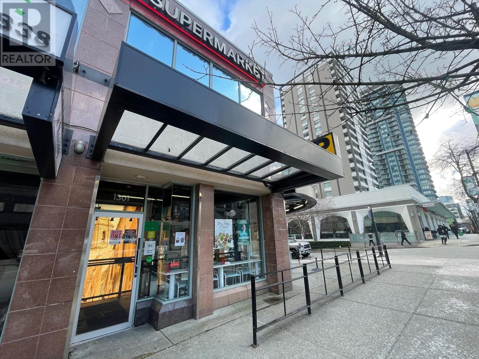 1301 Robson Street Property Photo 4