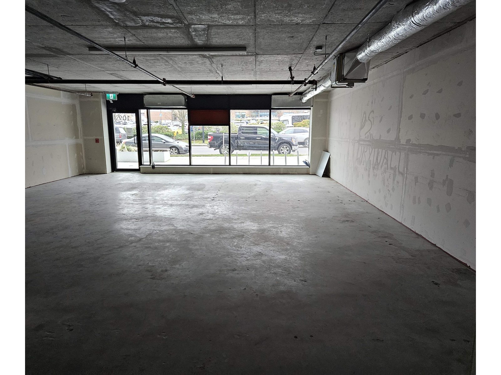 109 1522 Finlay Street Property Photo 6