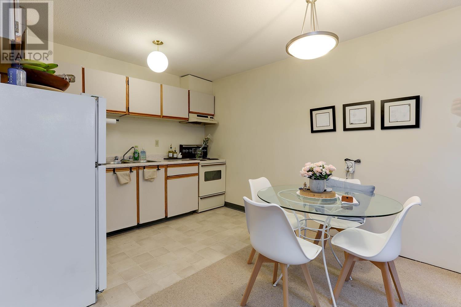 1603 E Broadway Property Photo 6