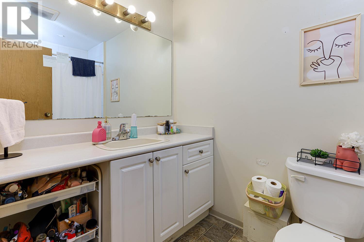 1603 E Broadway Property Photo 9