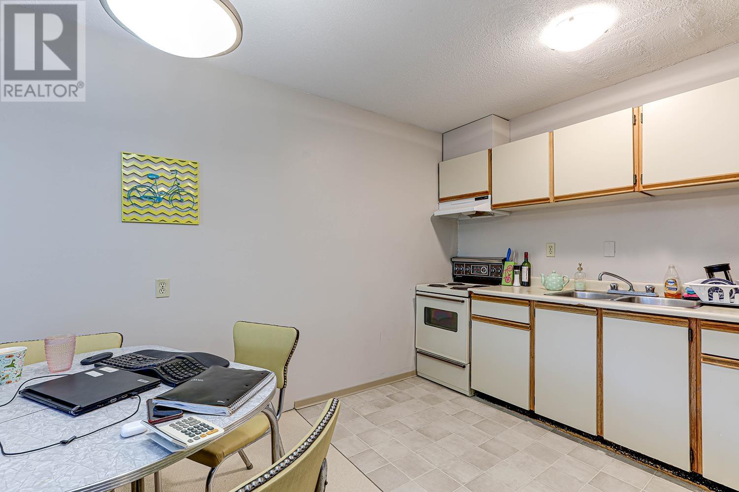 1603 E Broadway Property Photo 23