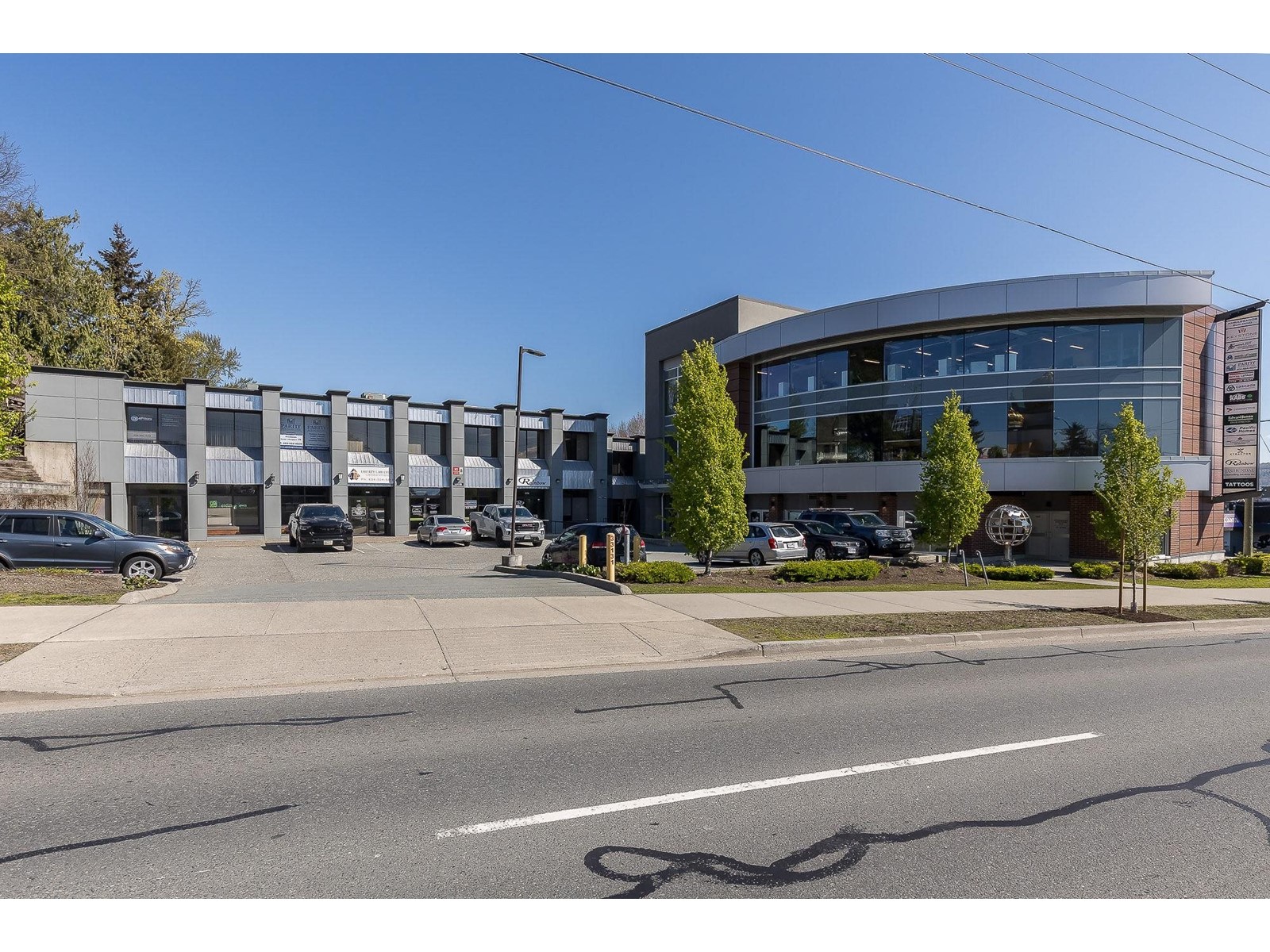 202 33119 SOUTH FRASER WAY Property Photo 1