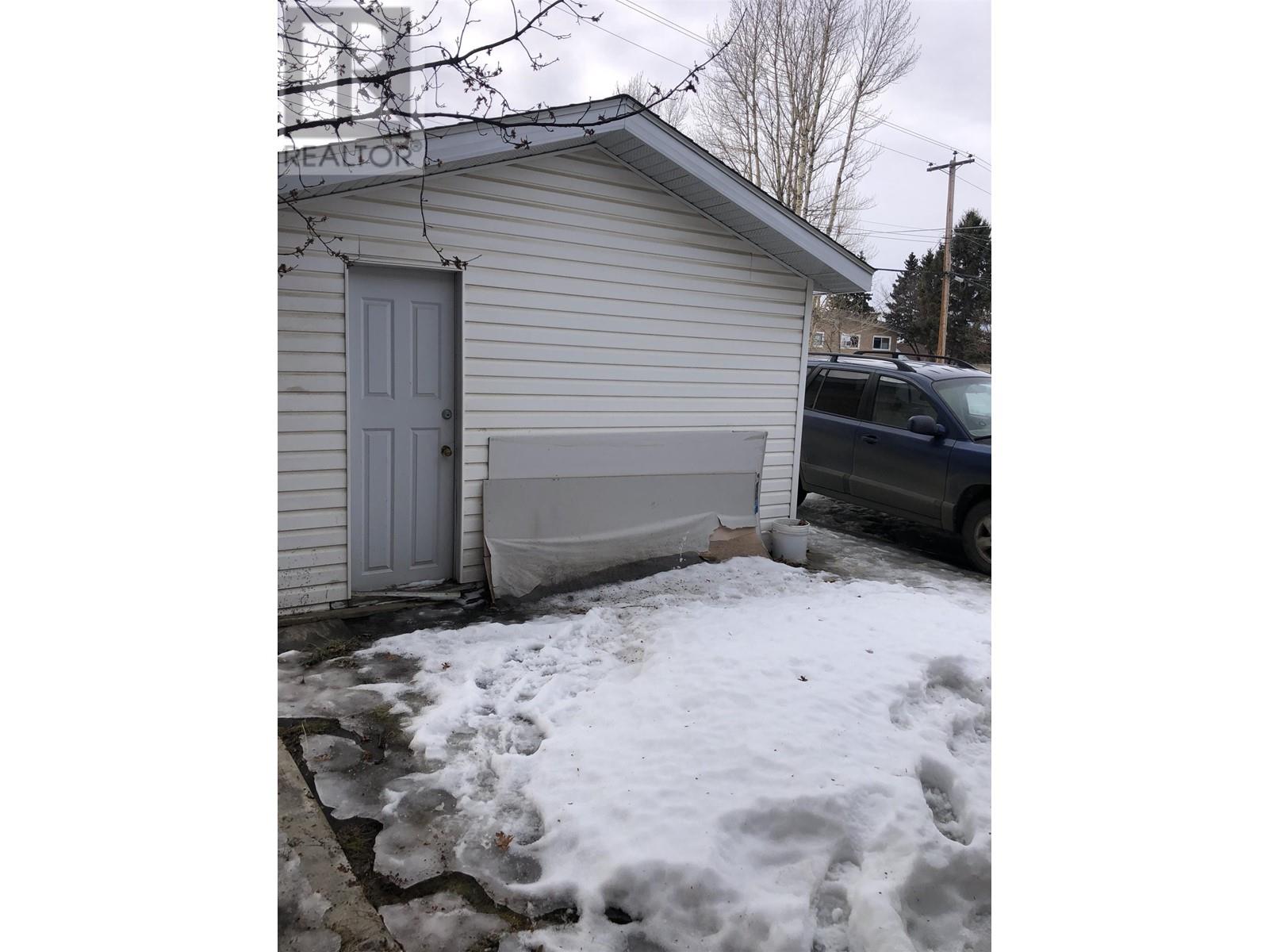 9705 103 Avenue Property Photo 5