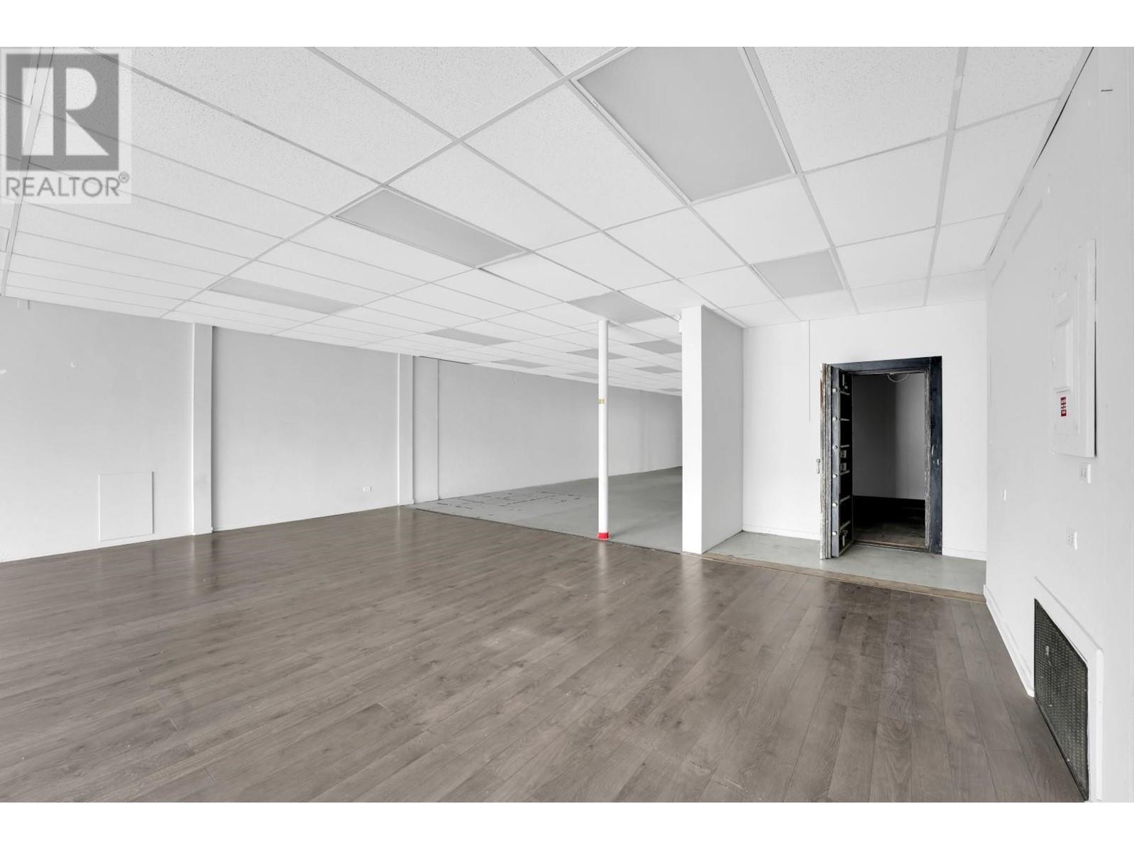 Unit A 5651 Cowrie Street Property Photo 3