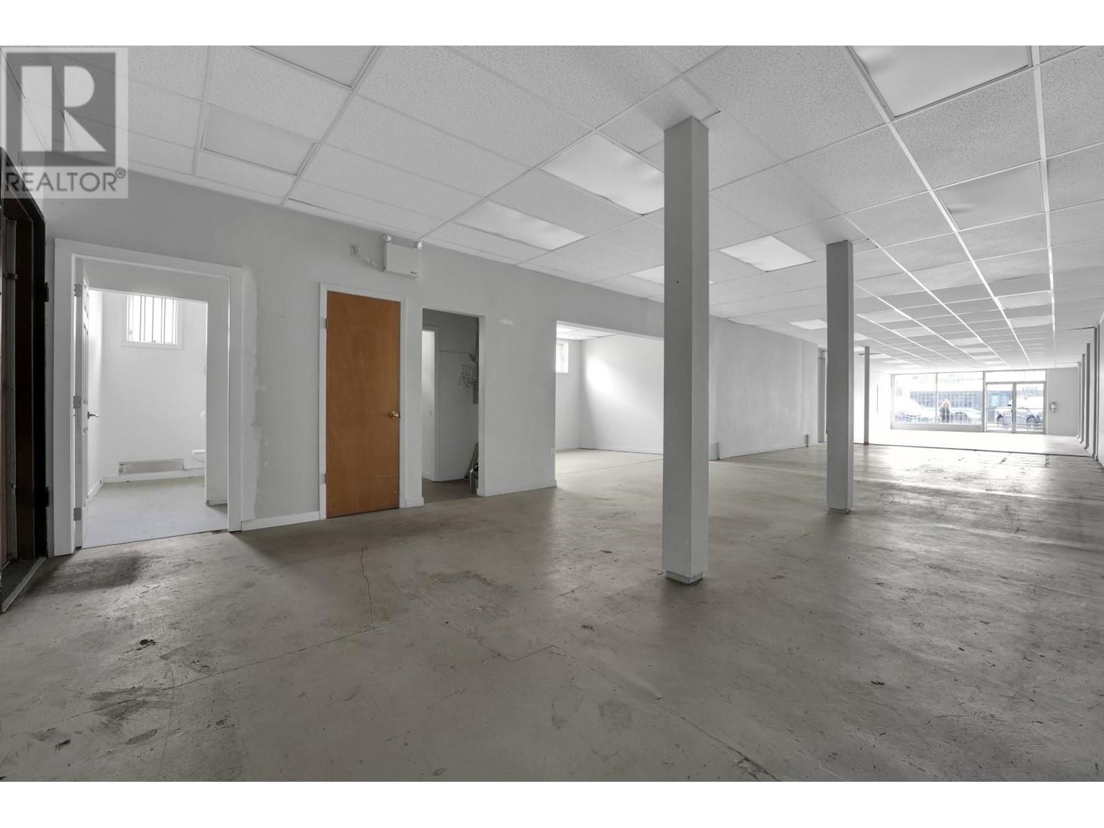 Unit A 5651 Cowrie Street Property Photo 9
