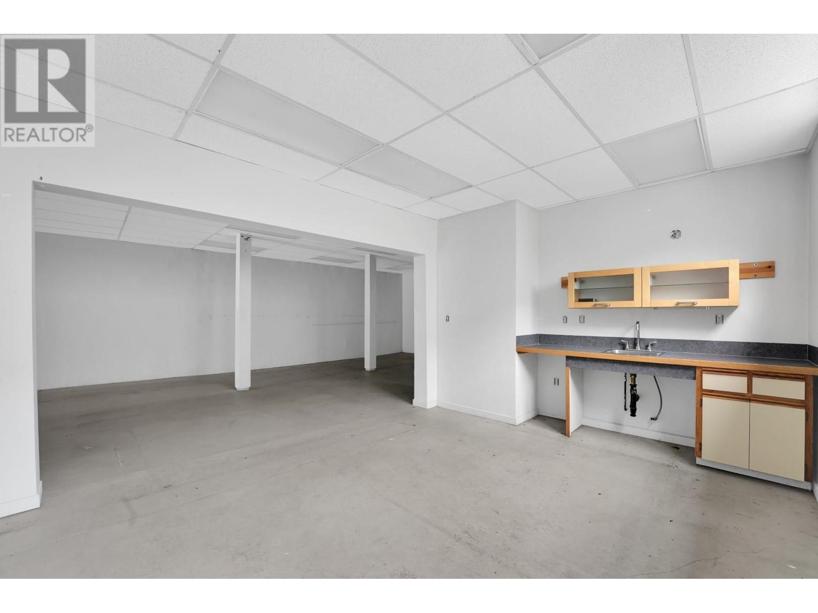 Unit A 5651 Cowrie Street Property Photo 12