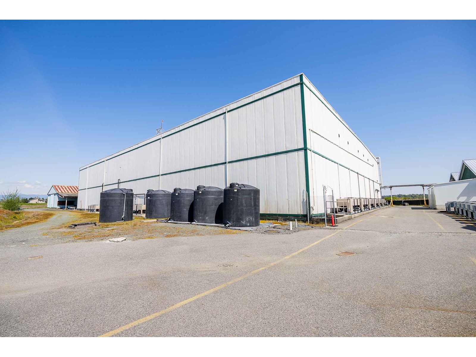 4586 176 Street Property Photo 8