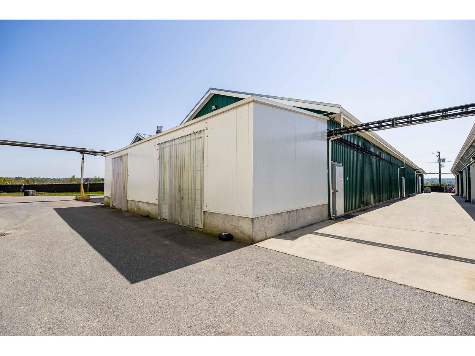 4586 176 Street Property Photo 14