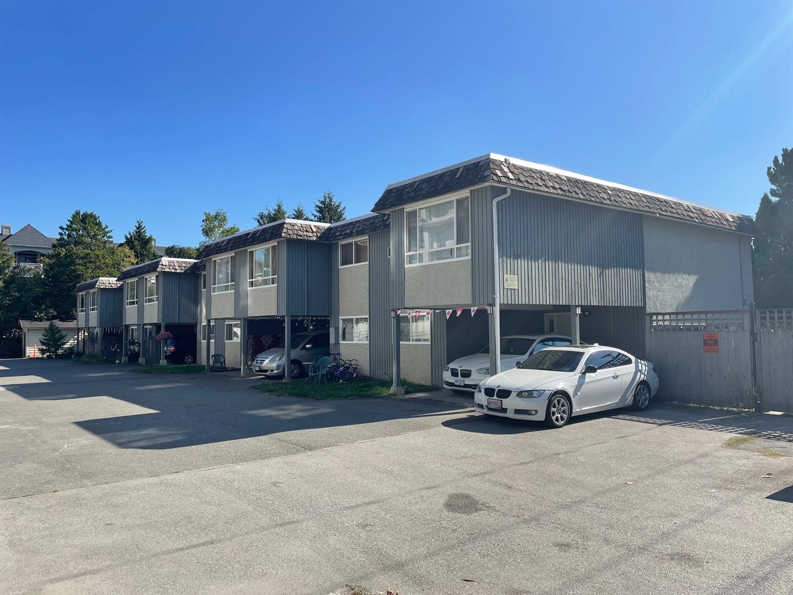 20709 Eastleigh Crescent Property Photo 1
