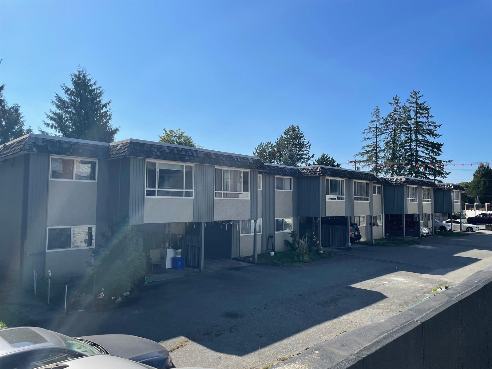 20709 Eastleigh Crescent Property Photo 2