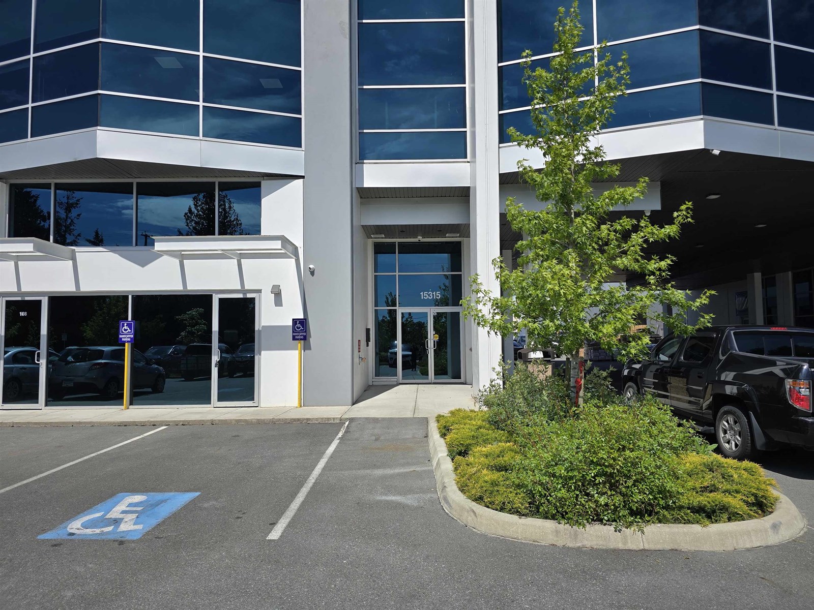 315 15315 66 Avenue Property Photo 3