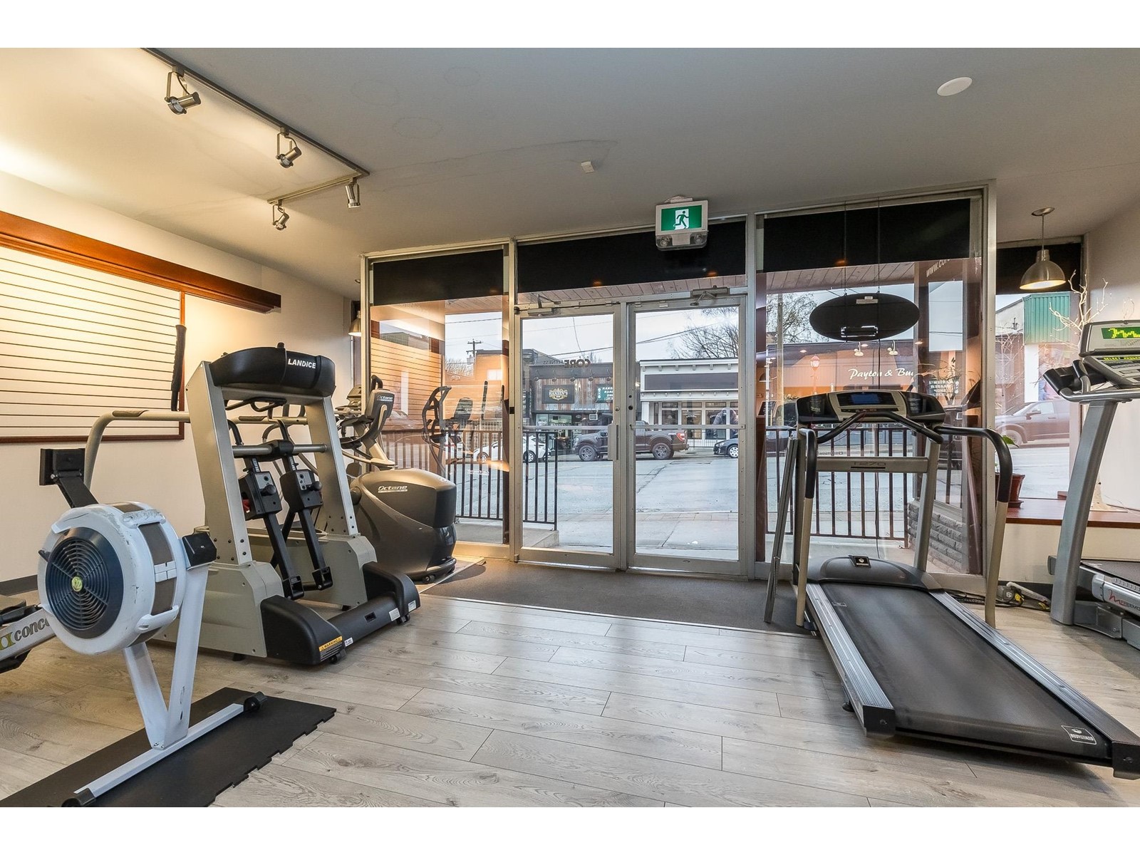 33725 Essendene Avenue Property Photo 6