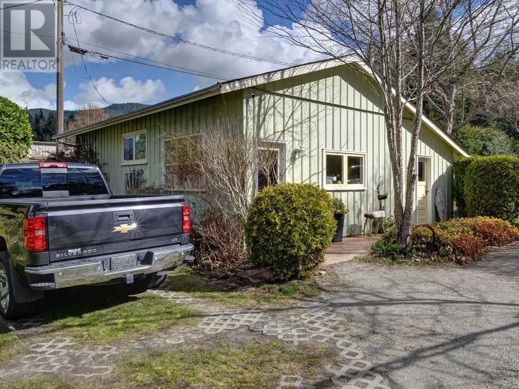 5535 Kontiki Road Property Photo 5