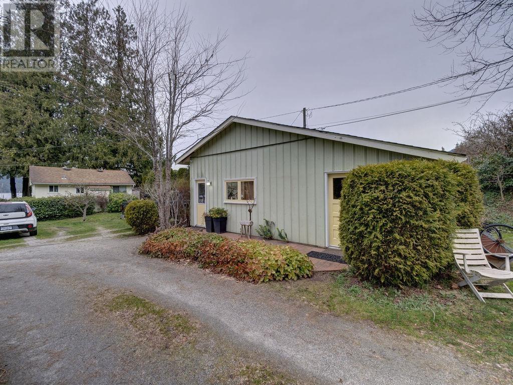 5535 Kontiki Road Property Photo 6